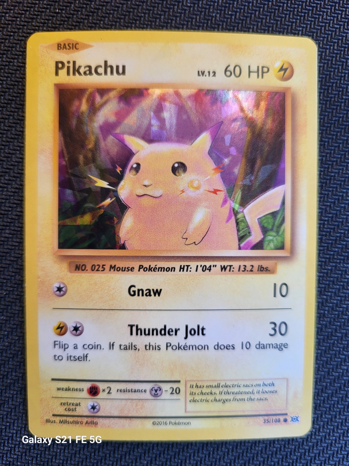 Pikachu - 35/108 (Cracked Ice Holo)